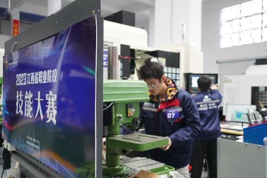 2023年江西省职业院校技能大赛现代模具制造技术赛项在德兴举办(图3) 2023年江西省职业院校技能大赛现代模具制造技术赛项在德兴举办(图3)
