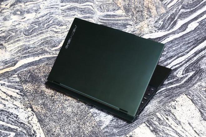 机械革命新品笔记本曝光:全新模具、首发153寸屏幕、水冷板设计(图3) 机械革命新品笔记本曝光:全新模具、首发153寸屏幕、水冷板设计(图3)