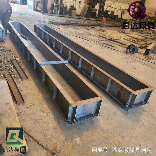 开云中国官网条形基础底座模具的说明(图2) 开云中国官网条形基础底座模具的说明(图2)