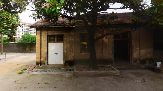 武汉蔡甸城区有座老工业园斑驳厂房散落机械零部件印记旧时光(图6) 武汉蔡甸城区有座老工业园斑驳厂房散落机械零部件印记旧时光(图6)