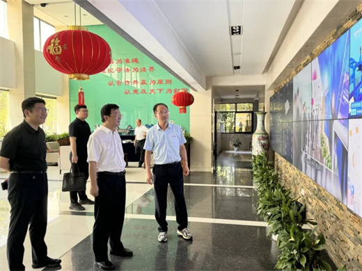 江苏淮安工业园区管委会主任杨国仁kaiyun登陆入口开云率队莅临天正模具参观考察(图1)