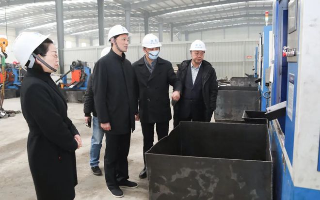 区委开云kaiyun官方网站书记张冲林专题调研经济开发区机械加工行业发展情况(图2) 区委开云kaiyun官方网站书记张冲林专题调研经济开发区机械加工行业发展情况(图2)
